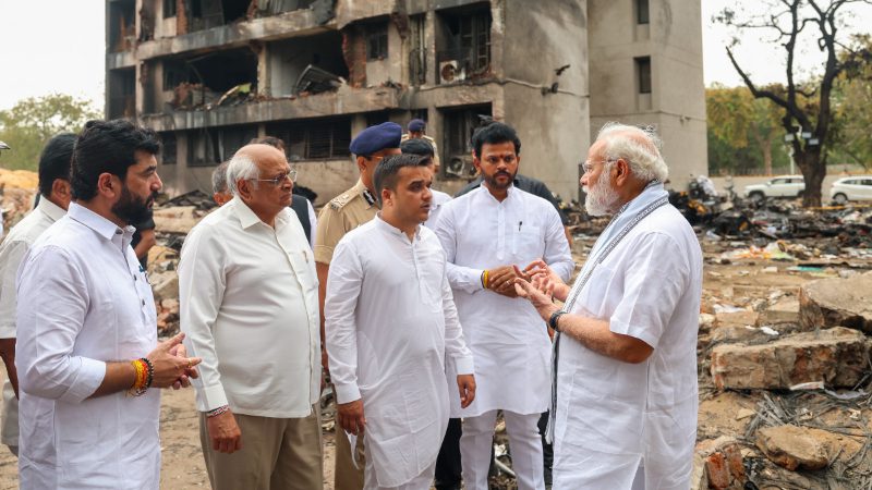pm modi visits plane crash site in ahmedabad 4