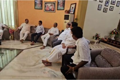 BJP Rebel Team meets MLC Lakhan Jarkiholi gokak Belagavi 1