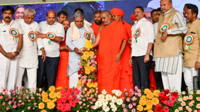 CM Siddaramaiah Kaginele Mutt 1