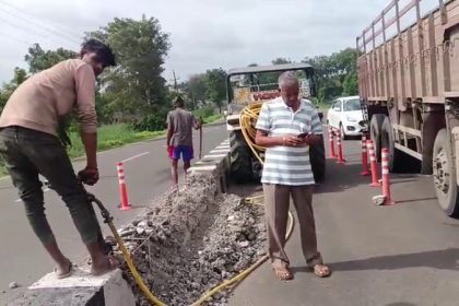 Congress Leader Krishna Reddy Demolishes State Highway Divider For His Shop In Mudhol 1