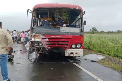 Government bus car collide three dead in Athanai Muragundi