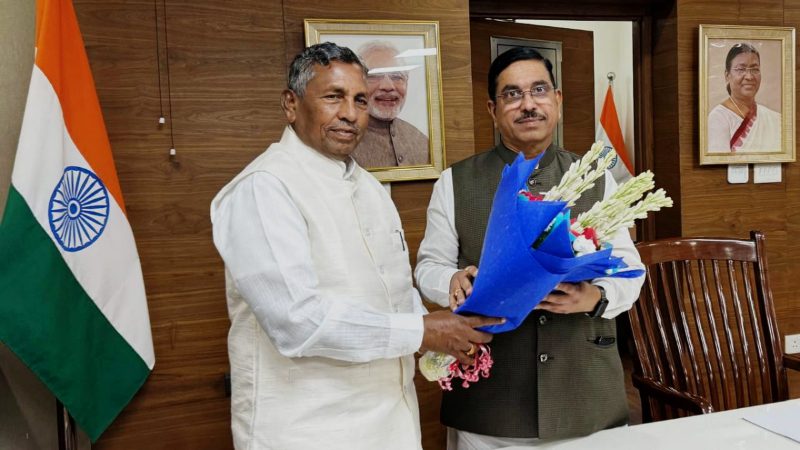 KH Muniyappa Pralhad Joshi