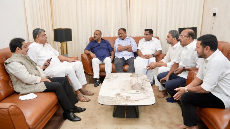 Karnataka Congress Meet to Mangaluru ashraf Family 3