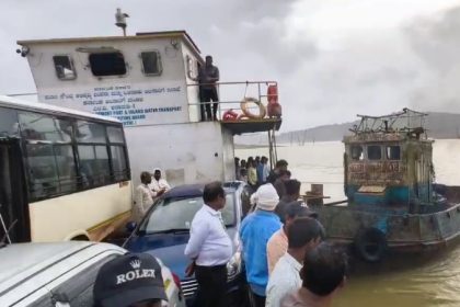 Launch stalled due to technical problem in Sharavati backwater in Sigandur