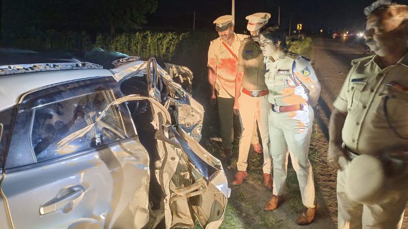 Lorry collides with car two dead on the spot three seriously injured Siruguppa 2