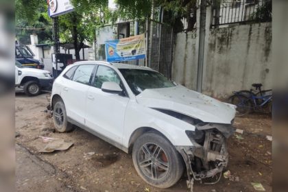 New Delhi Audi Car Rams On 5 In Footpath