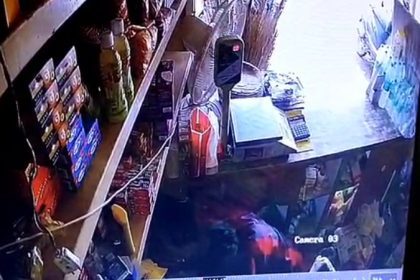 Shop owners be careful thieves will lure you elsewhere and steal your money Nelamangala Bengaluru 1