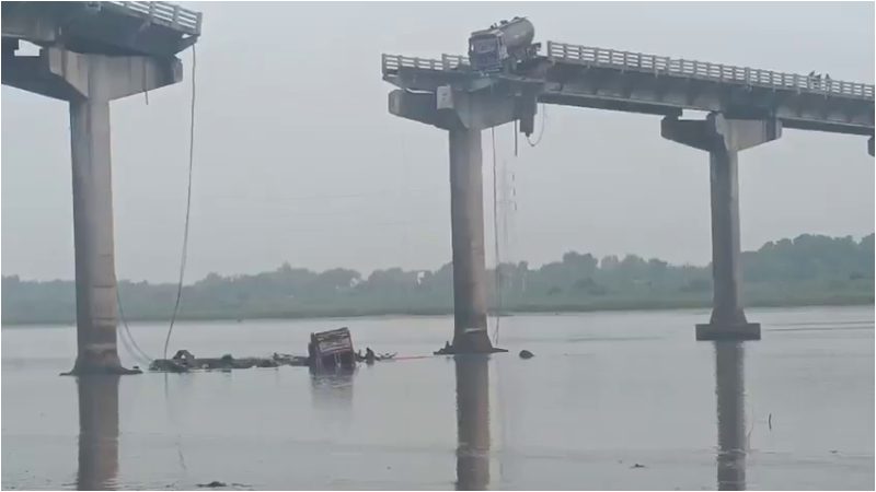Tragedy in Gujarat Gambhira bridge collapses in Padra multiple vehicles plunge into river 2