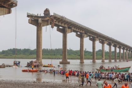 Vadodara Bridge Collapse 1