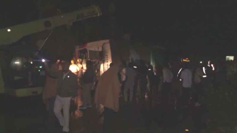 Private bus overturns in Motebennur Two dead 6 seriously injured Byadagi Haveri 2