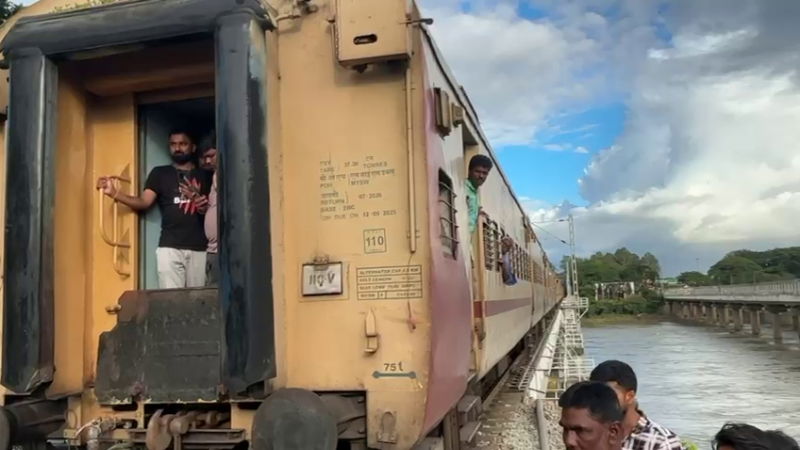 Talaguppa Mysuru Train Coach Derail In Shivamogga 1