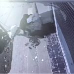 Thieves came in an auto and stole a bag of salt in front of the shop Ballari