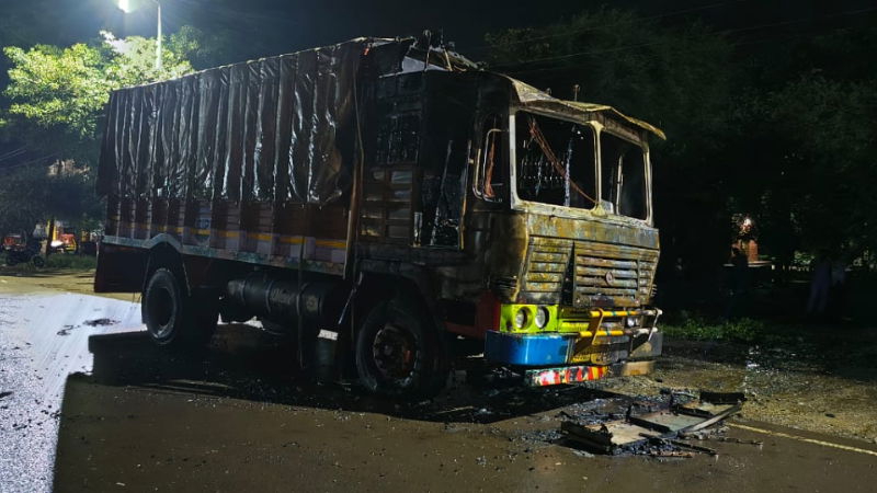 7 quintal of beef villagers set fire to the vehicle in Ainapur of Kagavada Belagavi 1