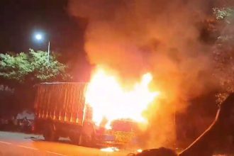 7 quintal of beef villagers set fire to the vehicle in Ainapur of Kagavada Belagavi 2