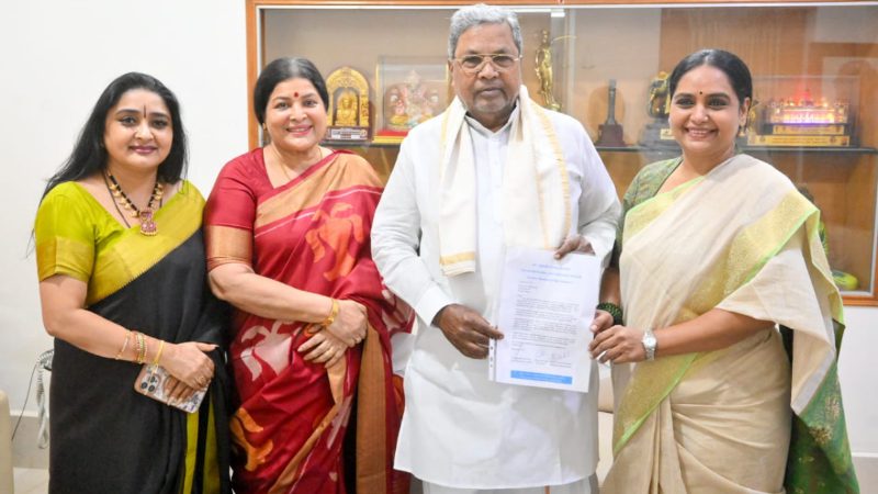 Actresses request for posthumous Karnataka Ratna award for late Dr. Vishnuvardhan Sarojadevi
