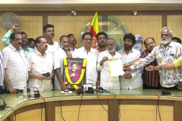Give Karnataka Ratna to Ambareesh Request from fans