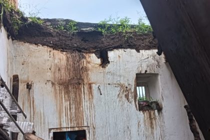 Heavy rain for two days roof of house collapses in ilkal Bagalkote
