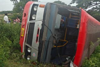KSRTC bus falls into ditch 16 injured in Vijayanagar