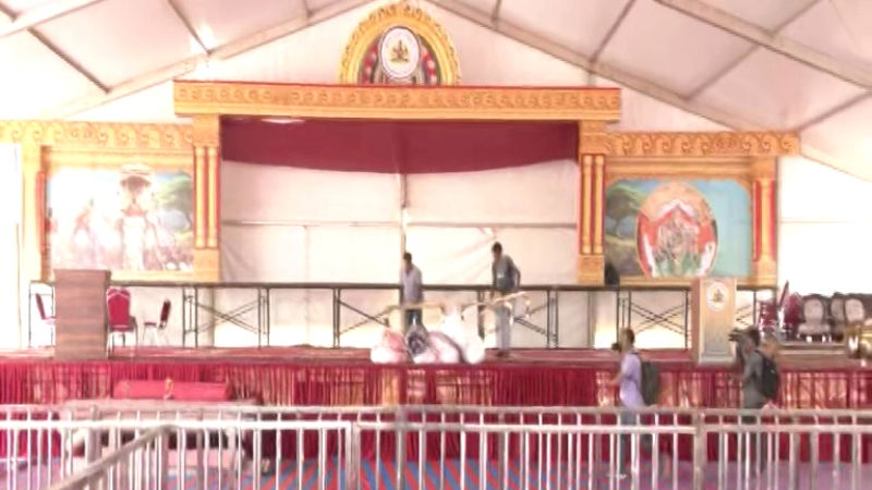 ನಾಳೆ ವಿಶ್ವವಿಖ್ಯಾತ ಮೈಸೂರು ದಸರಾ ಮಹೋತ್ಸವಕ್ಕೆ ವಿದ್ಯುಕ್ತ ಚಾಲನೆ - ಚಾಮುಂಡಿ ಬೆಟ್ಟದಲ್ಲಿ ಭರದ ಸಿದ್ಧತೆ 3 Mysuru Dasara Chamundi Hills 1