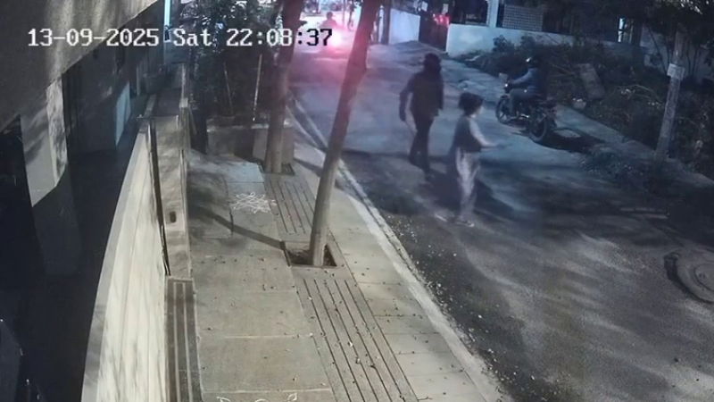 Robbers threaten woman with a long stick and snatch her necklace Bengaluru