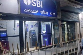 Robbery of Rs 8 crore cash 50 kg gold jewellery at gunpoint to SBI staff chadchana Vijayapur