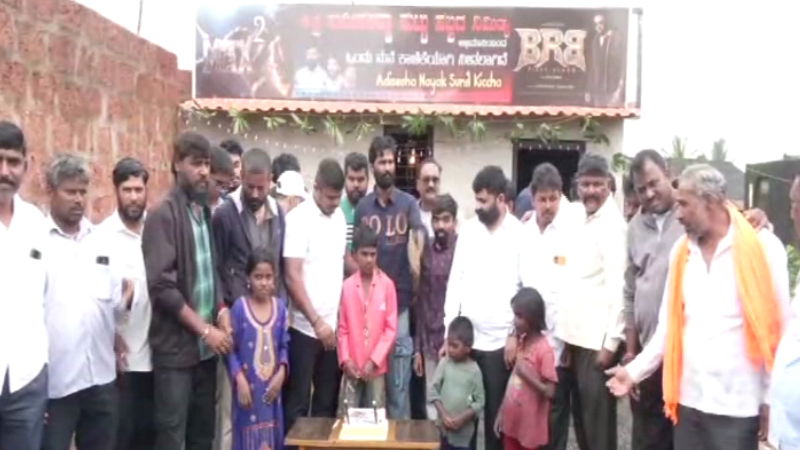 Sudeeps fan gifts house to poor woman in Belagavi 3