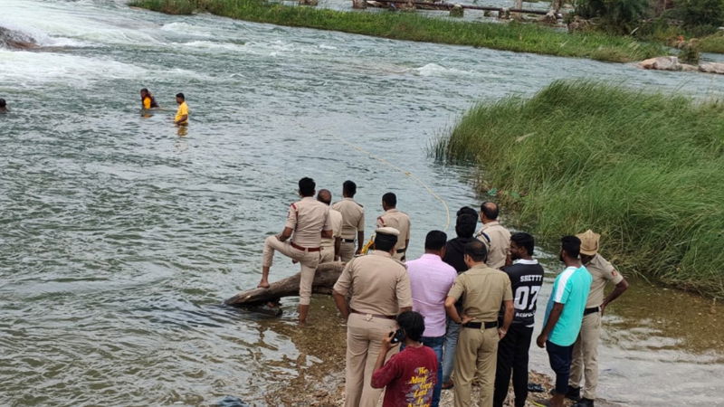 Two BBM students drown in Cauvery river in Mandya 1 1