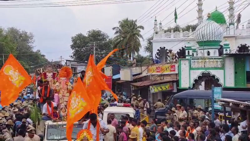 ಮದ್ದೂರಿನಲ್ಲಿ ʼಕೇಸರಿʼ ಘರ್ಜನೆ; ಬಿಜೆಪಿ-ಜೆಡಿಎಸ್ ಒಗ್ಗೂಡಿ ಗಣೇಶ ಮೆರವಣಿಗೆ - ಶಿಂಷಾ ನದಿಯಲ್ಲಿ ಗಣೇಶ ಮೂರ್ತಿಗಳ ವಿಸರ್ಜನೆ 3 maddur ganesha visarjane