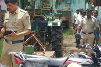 thieves caught breaking a lock in channagiri davanagere