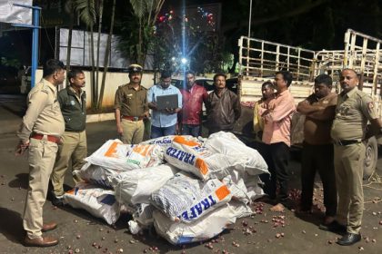ಈರುಳ್ಳಿ ಮೂಟೆಯಲ್ಲಿ ಶ್ರೀಗಂಧ ತುಂಡುಗಳ ಕಳ್ಳಸಾಗಣೆ - 18 ಮೂಟೆಗಳಲ್ಲಿ 750 ಕೆಜಿ ಶ್ರೀಗಂಧ ವಶಕ್ಕೆ 11 Andhra Pradesh Kurnool Sandalwood Smuggling