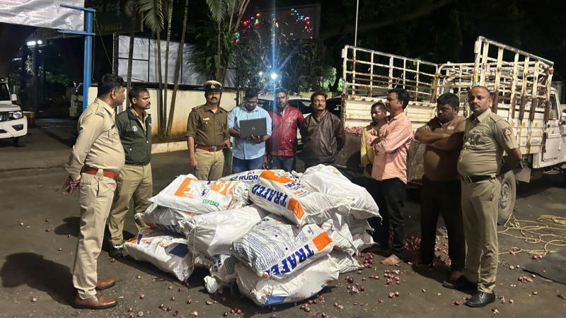 ಈರುಳ್ಳಿ ಮೂಟೆಯಲ್ಲಿ ಶ್ರೀಗಂಧ ತುಂಡುಗಳ ಕಳ್ಳಸಾಗಣೆ - 18 ಮೂಟೆಗಳಲ್ಲಿ 750 ಕೆಜಿ ಶ್ರೀಗಂಧ ವಶಕ್ಕೆ 1 Andhra Pradesh Kurnool Sandalwood Smuggling
