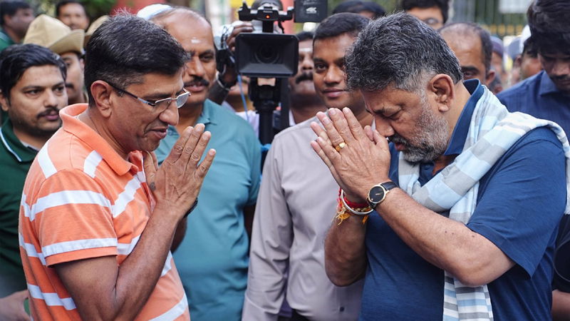 ವಿದ್ಯಾವಂತರು ʻಎ ಖಾತಾ' ಪರಿವರ್ತನೆ ಒಪ್ಪುತ್ತಿರೋದಕ್ಕೆ ಧನ್ಯವಾದ; ಕುಮಾರಸ್ವಾಮಿ ಖಾಲಿ ಟ್ರಂಕ್ ಎಂದ ಡಿಕೆಶಿ 2 DK Shivakumar 9