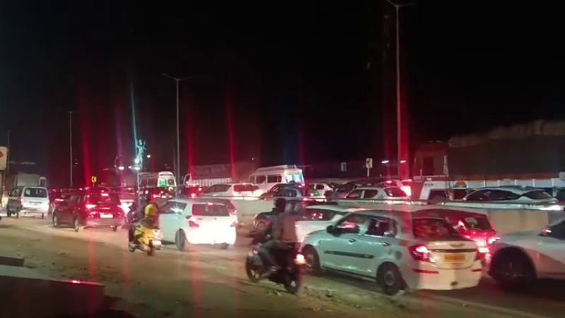 Heavy traffic jam on the highway in Nelamangala Bengaluru