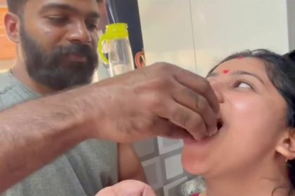 Husband Roshan makes egg burji for wife Anchor Anushree