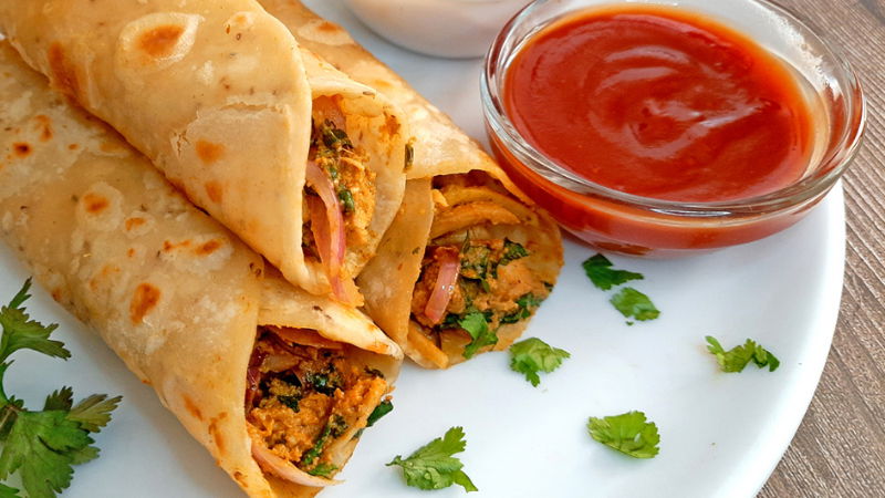 ಸಂಡೇ ಸ್ಪೆಷಲ್ ಮನೆಯಲ್ಲೇ ಮಾಡಿ ಕೀಮಾ ರೋಲ್ 4 Keema Roll 2