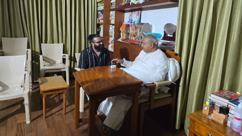 ದೊಡ್ಡಗೌಡ್ರ ಆರೋಗ್ಯ ವಿಚಾರಿಸಿದ ರಿಷಬ್ ಶೆಟ್ಟಿ 3 Rishab Shetty H.D. Deve Gowda 1