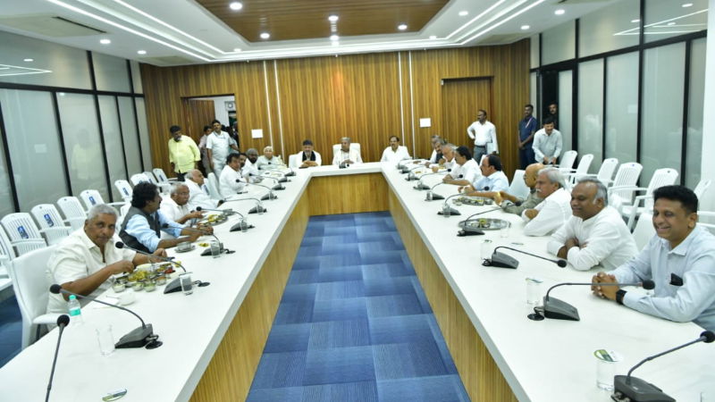 Siddaramaiah DK Shivakumar cabinet meeting 1