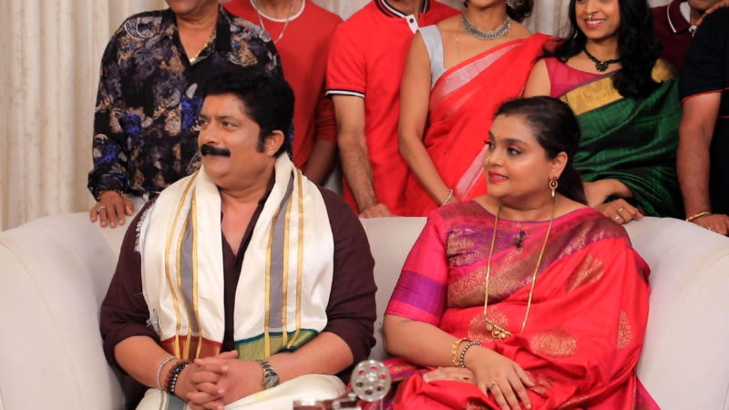 Suvarna Gruhamantri Ravi Shankar Gowda with his own family 2