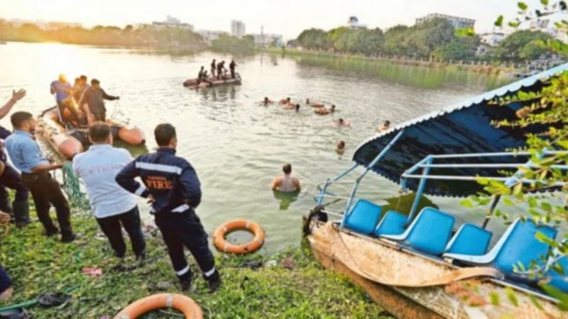 boat capsizes in UP