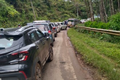 tourists flock to chikkamagaluru mullayanagiri during dasara holiday
