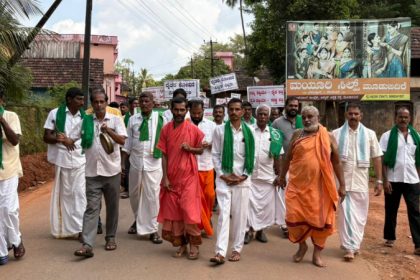 Ashwathapura farmers portest