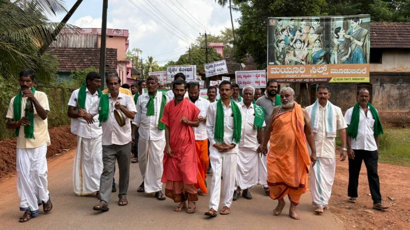 Ashwathapura farmers portest