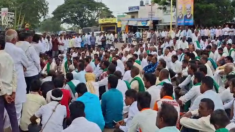 ಸಿಡಿದ ರೈತರು - ಕಬ್ಬು ಬೆಳೆ ದರ ನಿಗದಿಗೆ ಆಗ್ರಹಿಸಿ ಬಾಗಲಕೋಟೆ, ಬೆಳಗಾವಿಯಲ್ಲಿ ಪ್ರತಿಭಟನೆ 7 Farmers 2