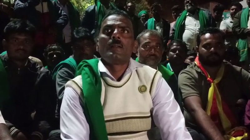 ಸಿಡಿದ ರೈತರು - ಕಬ್ಬು ಬೆಳೆ ದರ ನಿಗದಿಗೆ ಆಗ್ರಹಿಸಿ ಬಾಗಲಕೋಟೆ, ಬೆಳಗಾವಿಯಲ್ಲಿ ಪ್ರತಿಭಟನೆ 6 Farmers 4