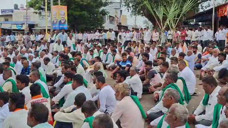 ಸಿಡಿದ ರೈತರು - ಕಬ್ಬು ಬೆಳೆ ದರ ನಿಗದಿಗೆ ಆಗ್ರಹಿಸಿ ಬಾಗಲಕೋಟೆ, ಬೆಳಗಾವಿಯಲ್ಲಿ ಪ್ರತಿಭಟನೆ 5 Farmers