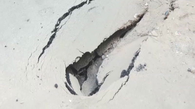 ರಸ್ತೆಗುಂಡಿ ಮುಚ್ಚಲು 48 ಗಂಟೆ ಬಾಕಿಯಿರುವಾಗ್ಲೇ ಹೊಸ ಗುಂಡಿಗಳ ಉದ್ಭವ! 3 Road