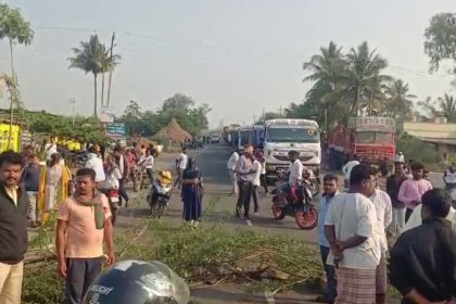 Sugarcane Growers Protest Intensifies in Mudhol Bagalkot