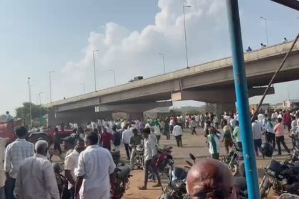 chikkodi farmers protest stone pelting