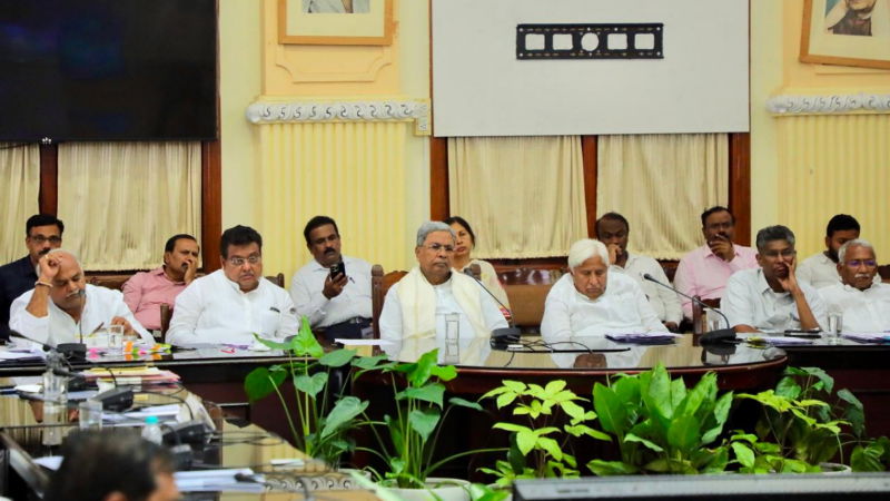 ಕಬ್ಬು ಬೆಳೆಗಾರರ ಹೋರಾಟದ ಎಫೆಕ್ಟ್; ಸಿಎಂ ತುಮಕೂರು ಪ್ರವಾಸ ರದ್ದು 3 siddaramaiah farmers meeting