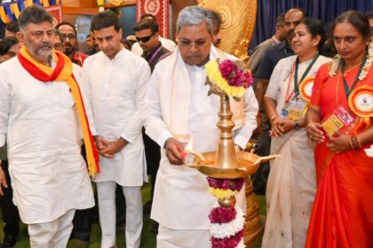 ಕೇಂದ್ರ ಸರ್ಕಾರ ಕರ್ನಾಟಕಕ್ಕೆ ಮಲತಾಯಿ ಧೋರಣೆ ಮಾಡುತ್ತಿದೆ: ಸಿಎಂ ಬೇಸರ 15 siddaramaiah kannada rajyotsav